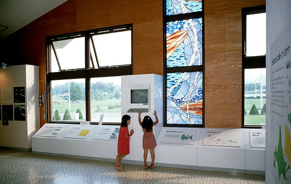 本館展示ホール (1) ステンドグラス