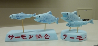 サケの置物
