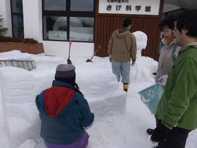 雪像制作2日目