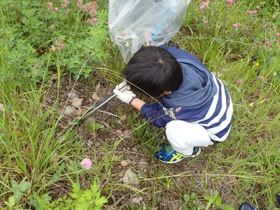 真駒内川をキレイにしよう_ゴミ拾い