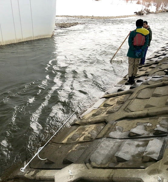 稚魚捕獲網セット中